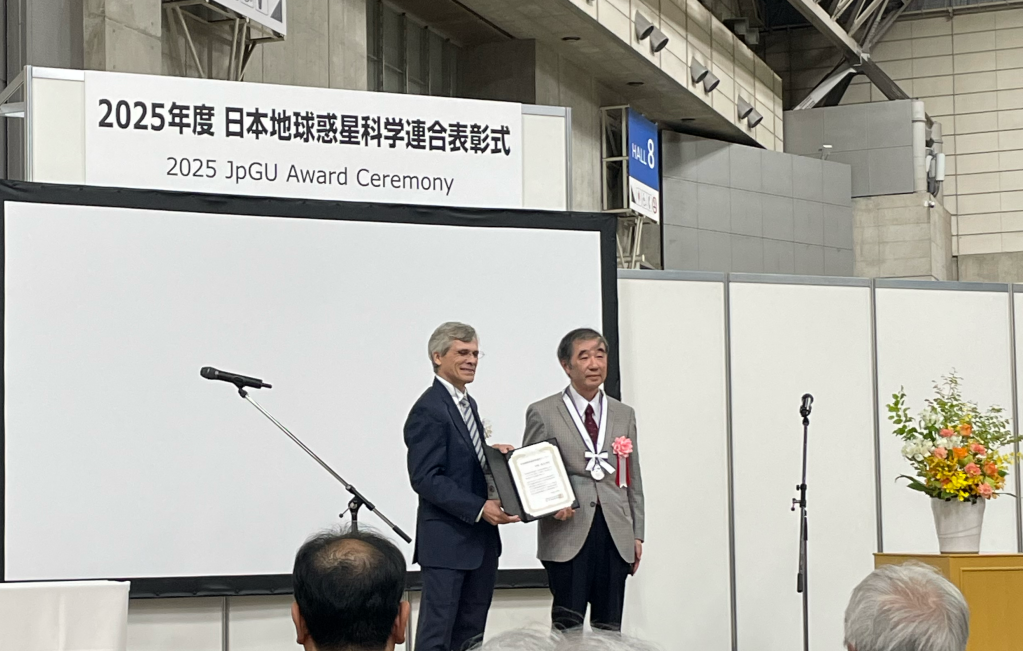 2025年度日本地球惑星科学連合大会で行われた表彰式の様子